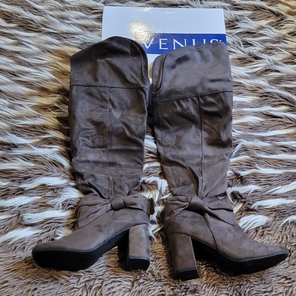 Suede boots